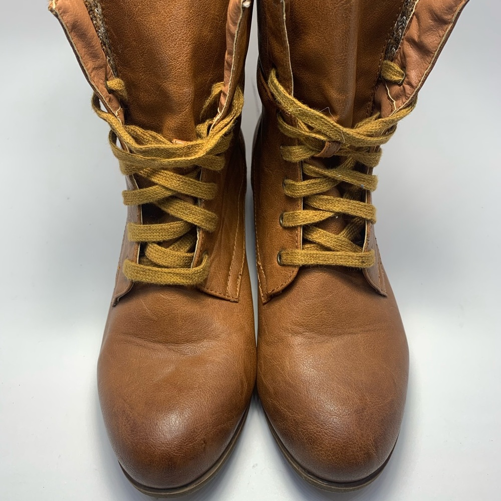 Wild Diva women’s boots. 7.5 brown ankle